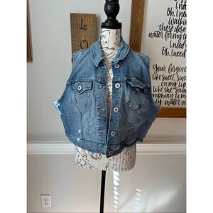 Torrid Women's Cropped Button Front Stretch Denim Vest Medium Wash Blue Size 1X